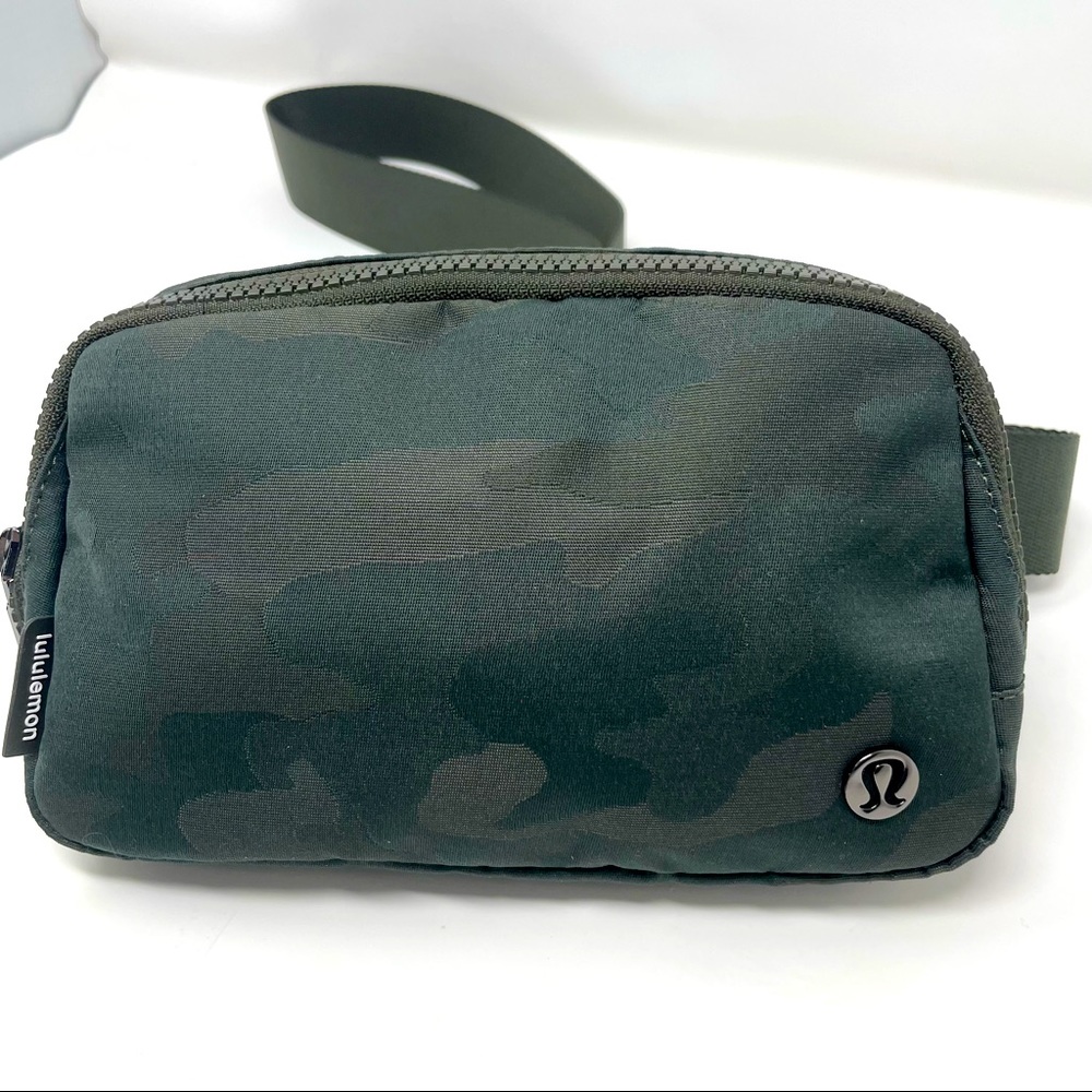 NWT Lululemon Everywhere Belt Bag Camo Green